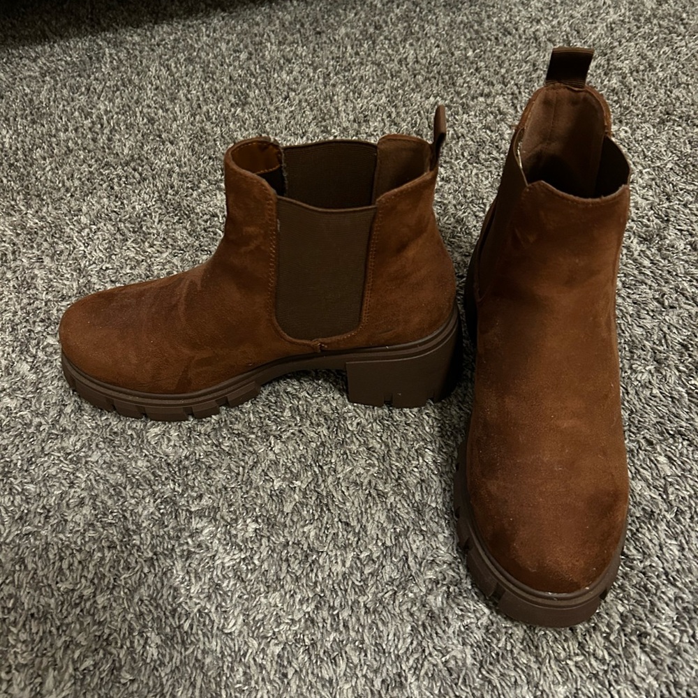 Women’s Brown Suede Chelsea Boots Size 10 - Picture 2 of 6